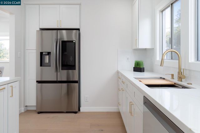 1515 Hampel St, Oakland, CA 94602