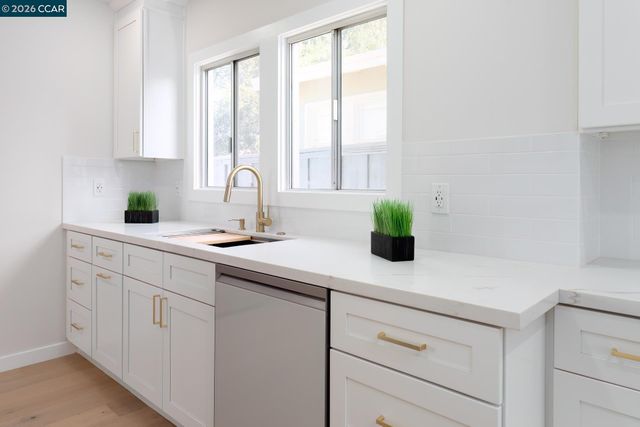 1515 Hampel St, Oakland, CA 94602