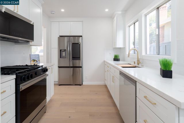 1515 Hampel St, Oakland, CA 94602