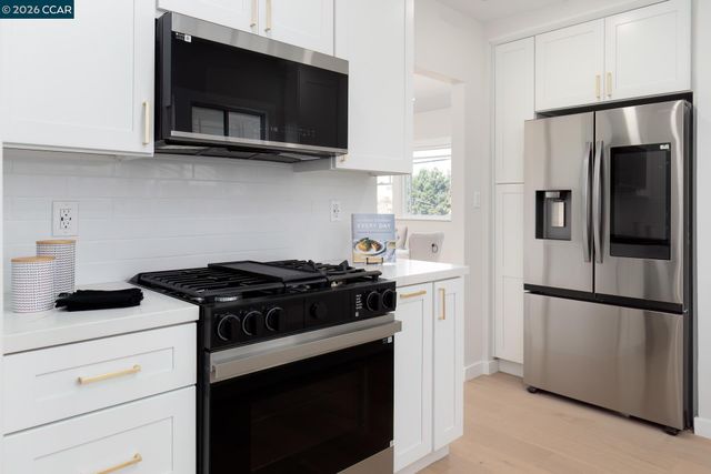 1515 Hampel St, Oakland, CA 94602