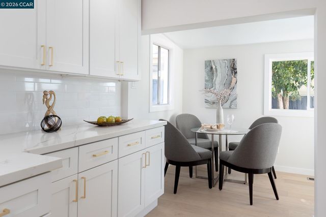 1515 Hampel St, Oakland, CA 94602