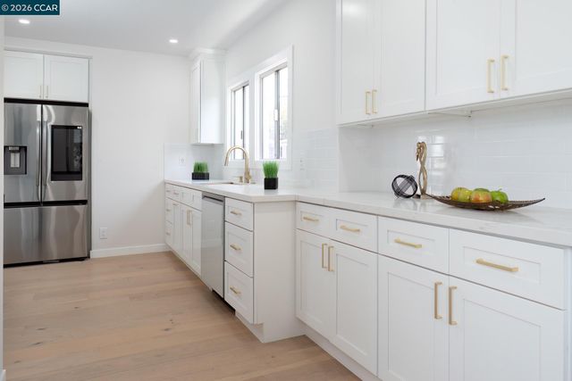 1515 Hampel St, Oakland, CA 94602