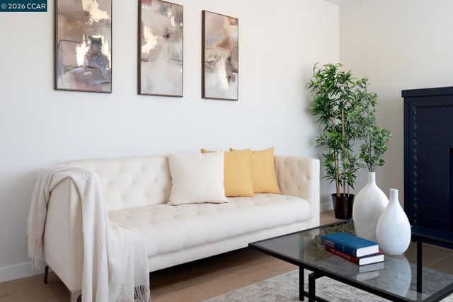 1515 Hampel St, Oakland, CA 94602