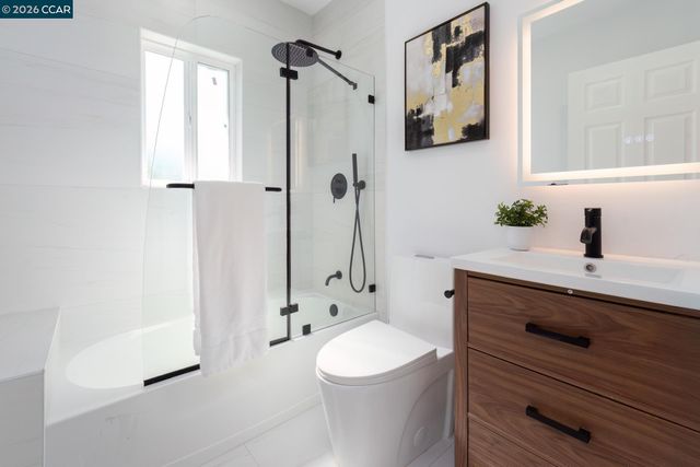 1515 Hampel St, Oakland, CA 94602