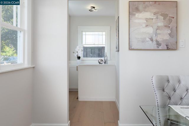 1515 Hampel St, Oakland, CA 94602