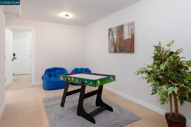 1515 Hampel St, Oakland, CA 94602