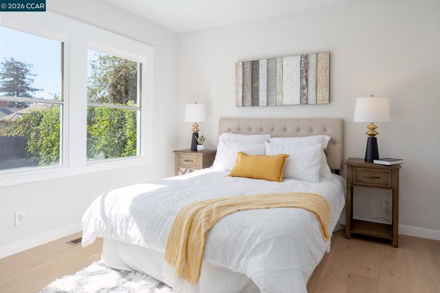 1515 Hampel St, Oakland, CA 94602