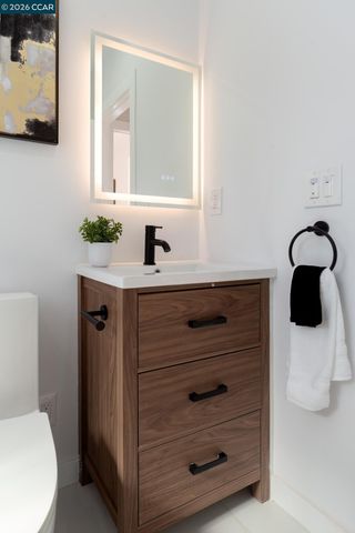 1515 Hampel St, Oakland, CA 94602