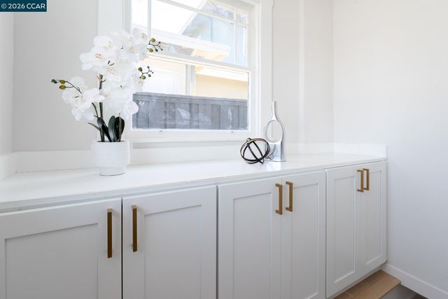 1515 Hampel St, Oakland, CA 94602