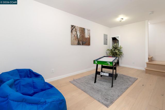 1515 Hampel St, Oakland, CA 94602