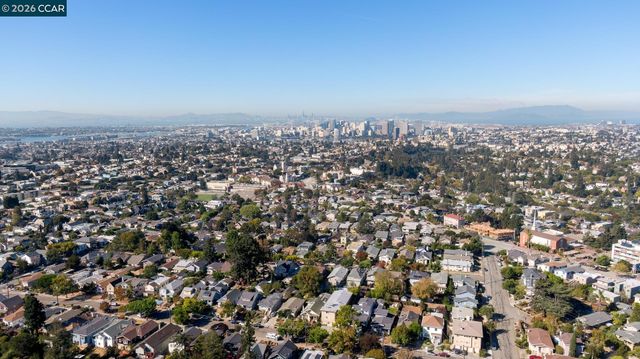 1515 Hampel St, Oakland, CA 94602