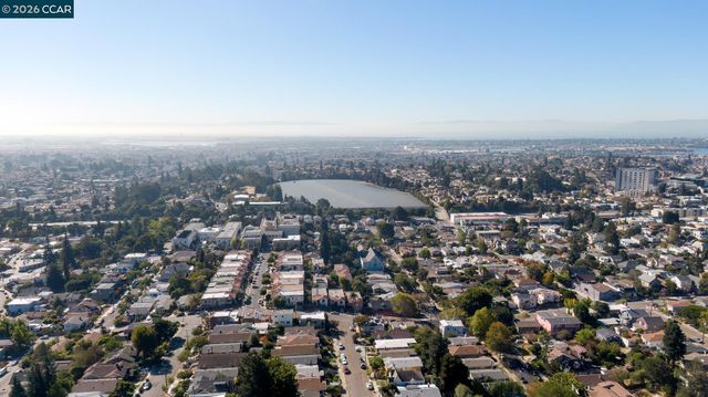 1515 Hampel St, Oakland, CA 94602