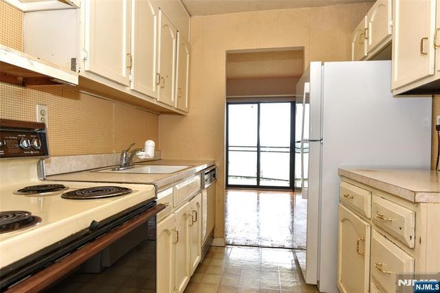 125 Prospect Avenue 14D, Hackensack, NJ 07601