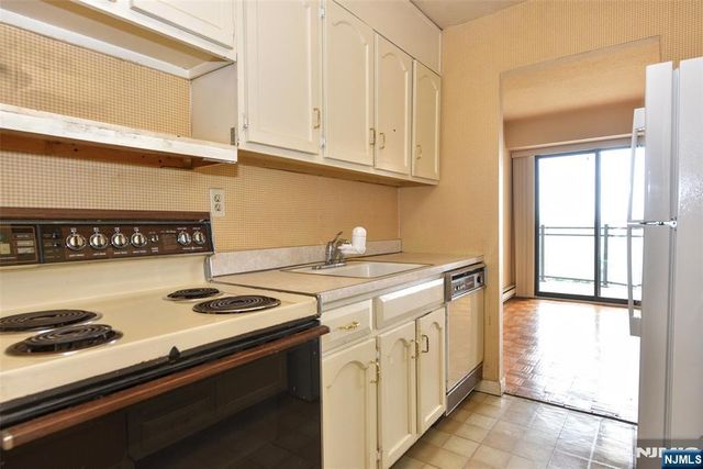 125 Prospect Avenue 14D, Hackensack, NJ 07601