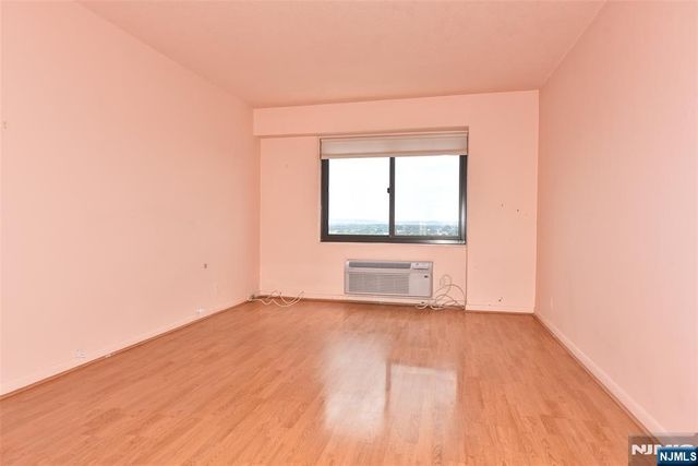 125 Prospect Avenue 14D, Hackensack, NJ 07601