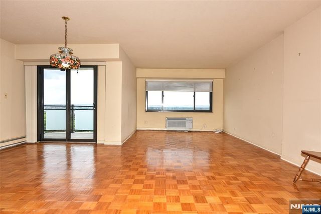 125 Prospect Avenue 14D, Hackensack, NJ 07601