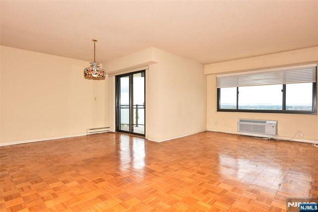 125 Prospect Avenue 14D, Hackensack, NJ 07601