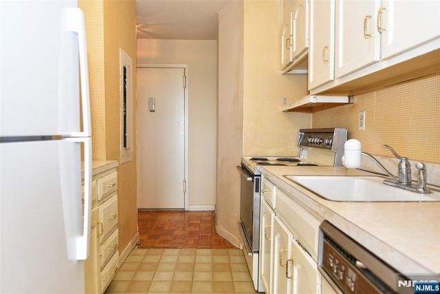 125 Prospect Avenue 14D, Hackensack, NJ 07601