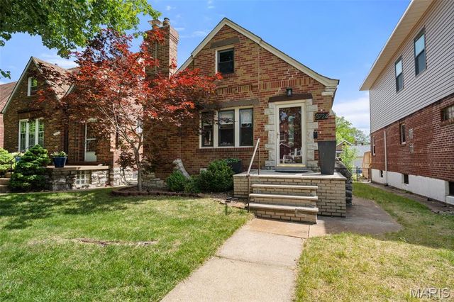 5724 Rosa Avenue, St Louis, MO 63109