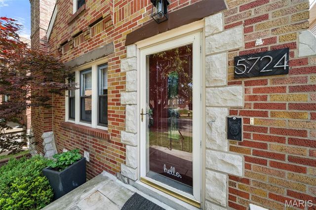 5724 Rosa Avenue, St Louis, MO 63109