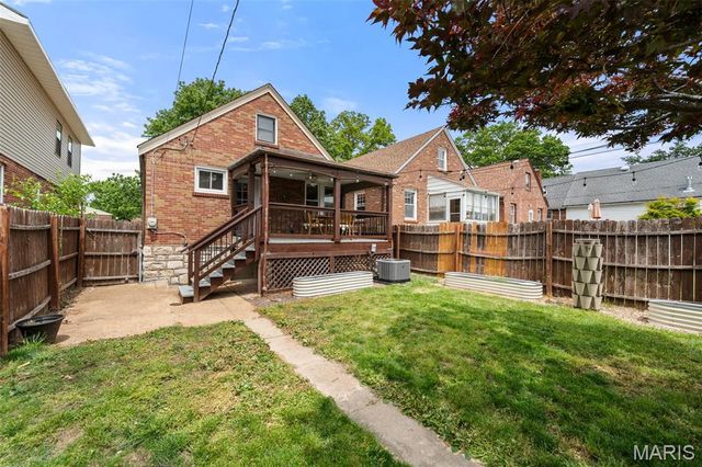 5724 Rosa Avenue, St Louis, MO 63109