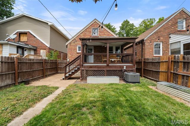 5724 Rosa Avenue, St Louis, MO 63109