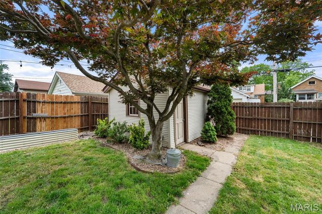 5724 Rosa Avenue, St Louis, MO 63109