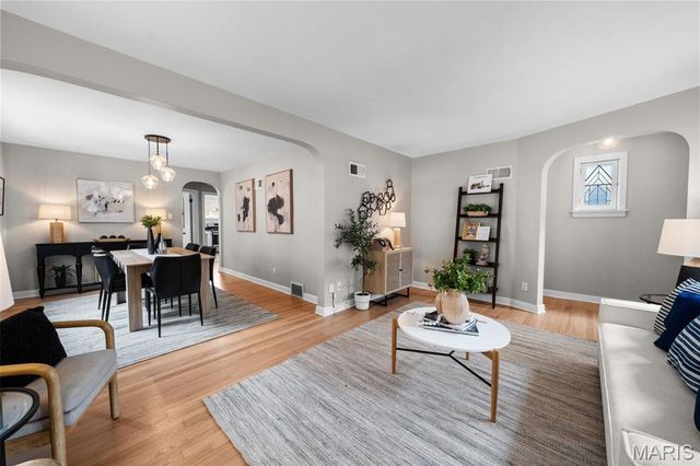 5724 Rosa Avenue, St Louis, MO 63109