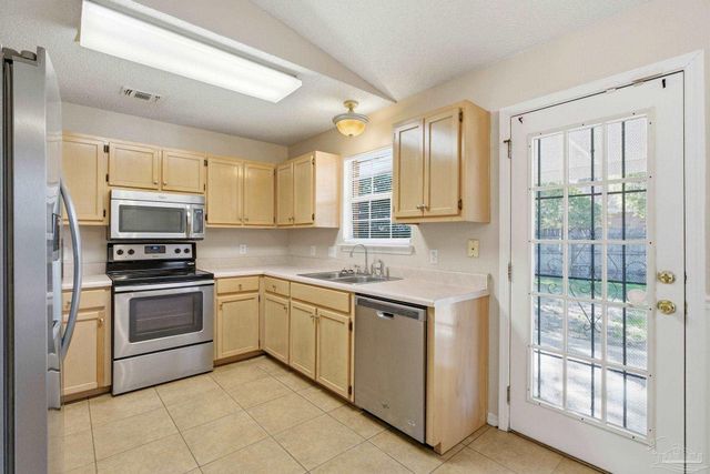 7301 Copter Ln, Milton, FL 32570