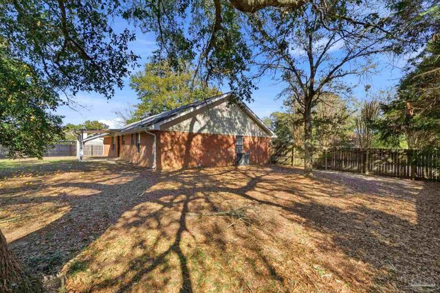 7301 Copter Ln, Milton, FL 32570