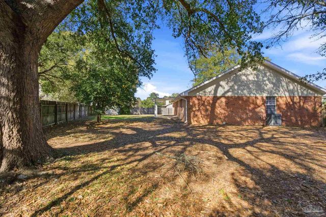 7301 Copter Ln, Milton, FL 32570