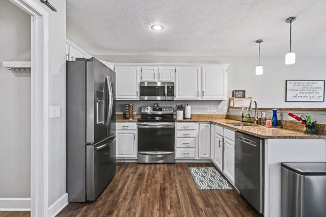 17564 PARKER Plaza, Omaha, NE 68118