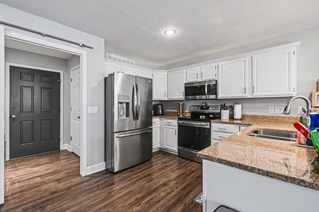 17564 PARKER Plaza, Omaha, NE 68118