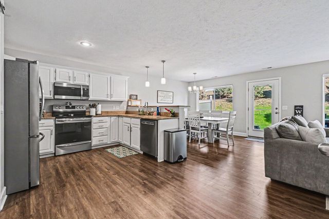 17564 PARKER Plaza, Omaha, NE 68118