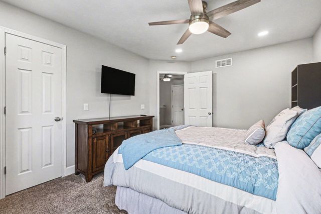 17564 PARKER Plaza, Omaha, NE 68118