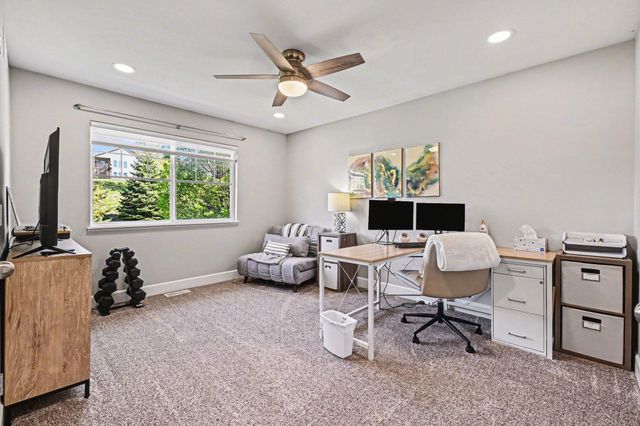 17564 PARKER Plaza, Omaha, NE 68118