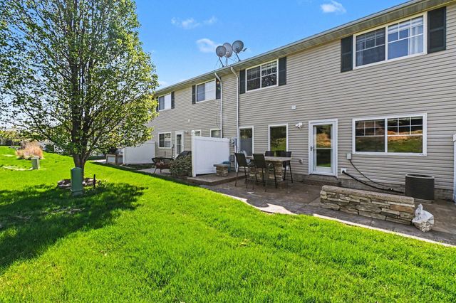 17564 PARKER Plaza, Omaha, NE 68118
