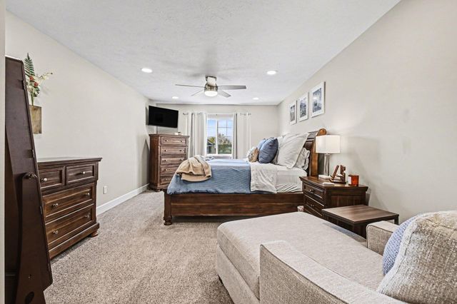 17564 PARKER Plaza, Omaha, NE 68118