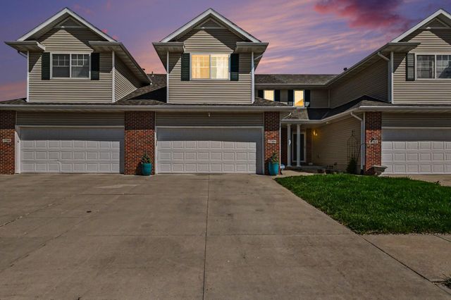 17564 PARKER Plaza, Omaha, NE 68118