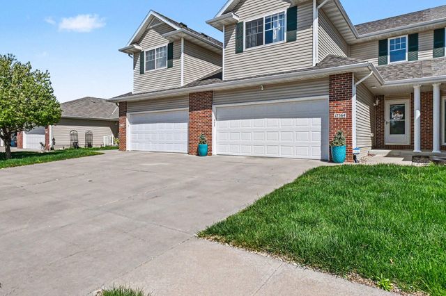 17564 PARKER Plaza, Omaha, NE 68118