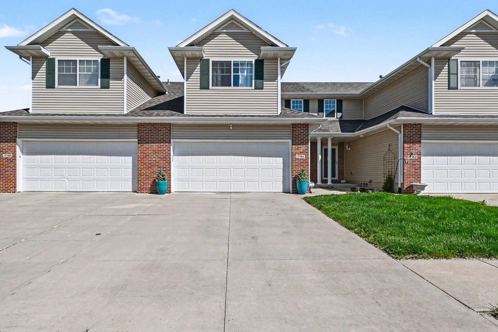 17564 PARKER Plaza, Omaha, NE 68118