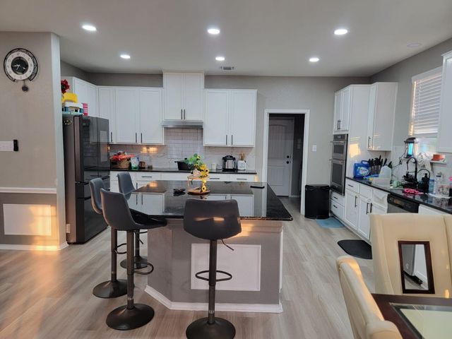 429 Unforgiven LN, Jarrell, TX 76537
