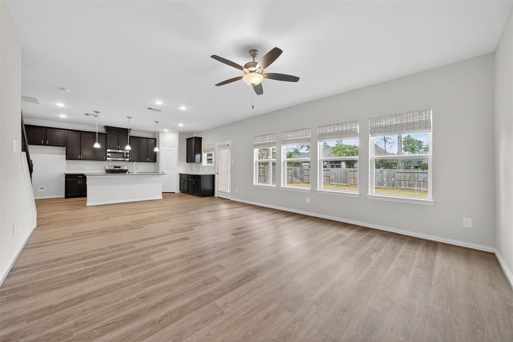 810 Spruce Pine Drive, Willis, TX 77318