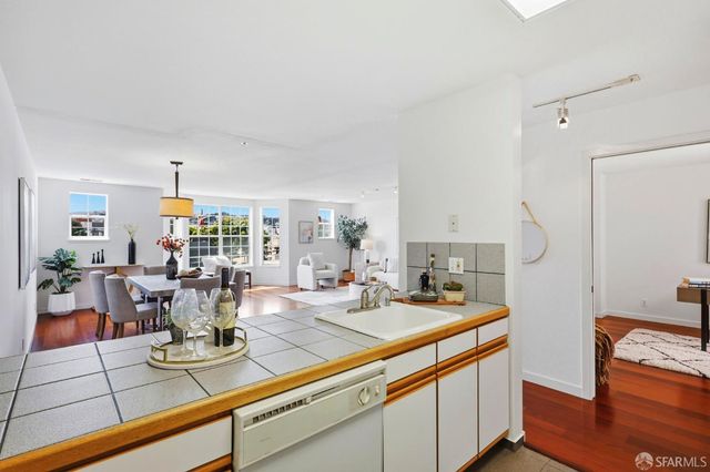 1678 Wallace Avenue, San Francisco, CA 94124