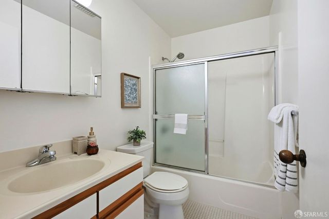 1678 Wallace Avenue, San Francisco, CA 94124