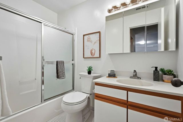 1678 Wallace Avenue, San Francisco, CA 94124