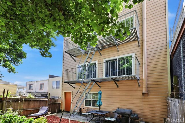 1678 Wallace Avenue, San Francisco, CA 94124