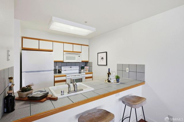 1678 Wallace Avenue, San Francisco, CA 94124