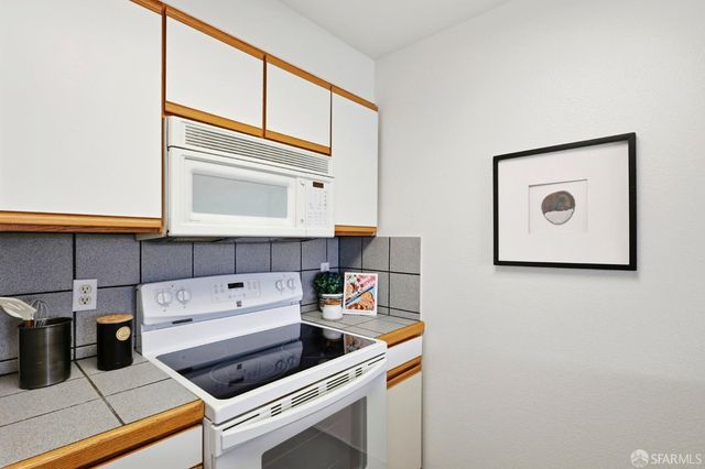 1678 Wallace Avenue, San Francisco, CA 94124