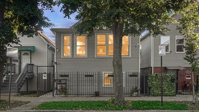 4425 W Carroll Avenue, Chicago, IL 60624